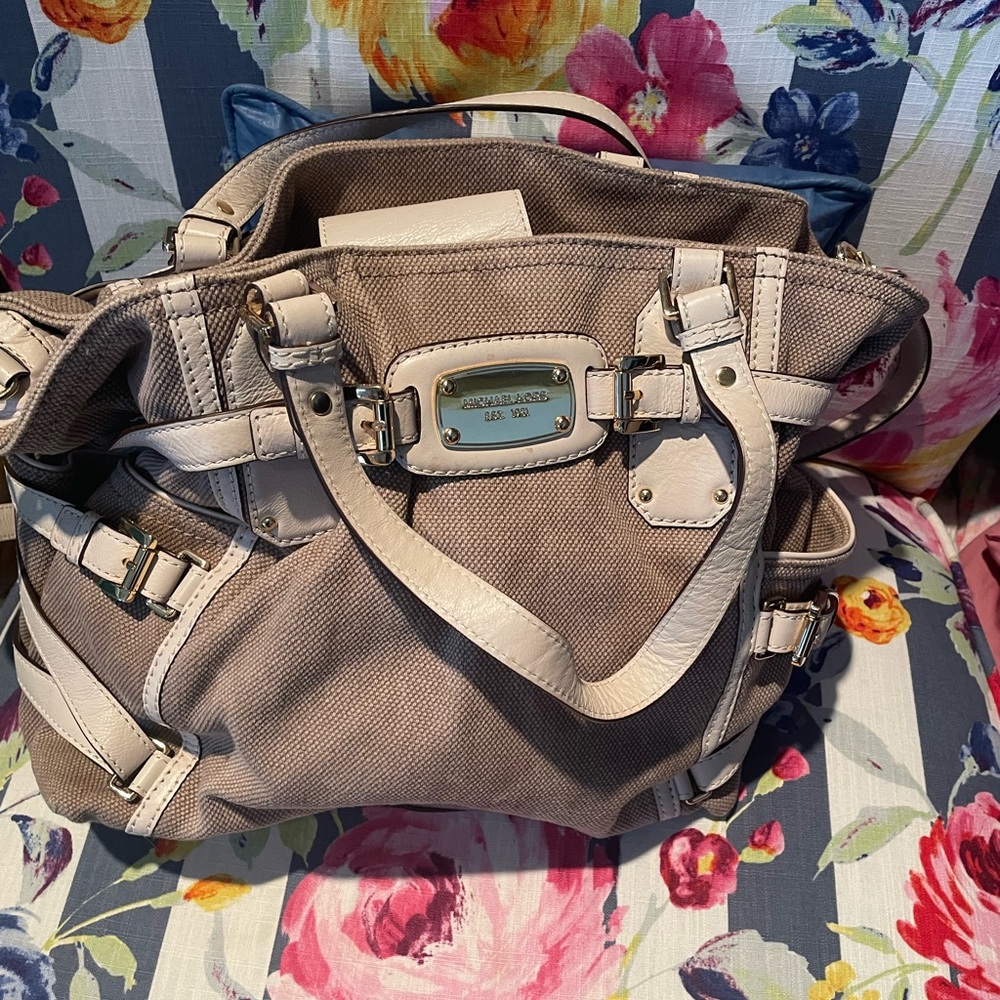 Authentic sought after Michael Kors bag.
